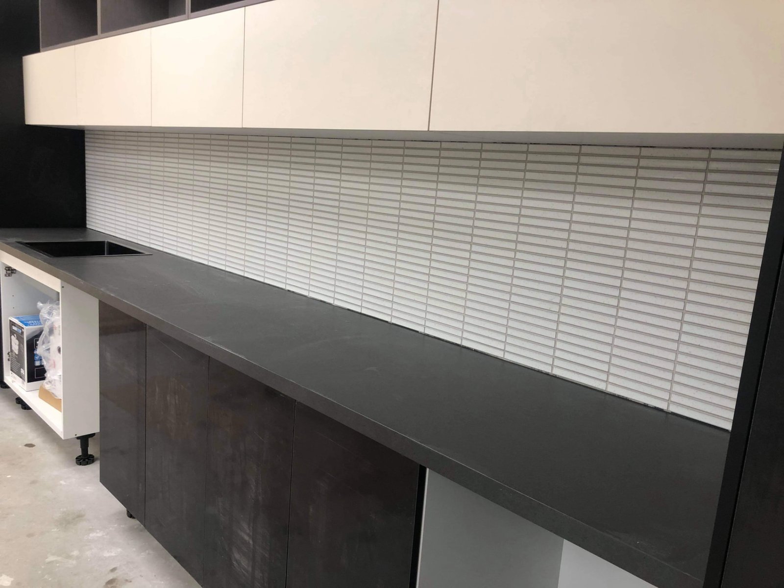 Kitchen splashback tiling